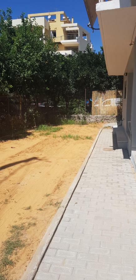 Groundfloor 2Br Apt With Smallyard Near The Heart Of קלמאטה מראה חיצוני תמונה